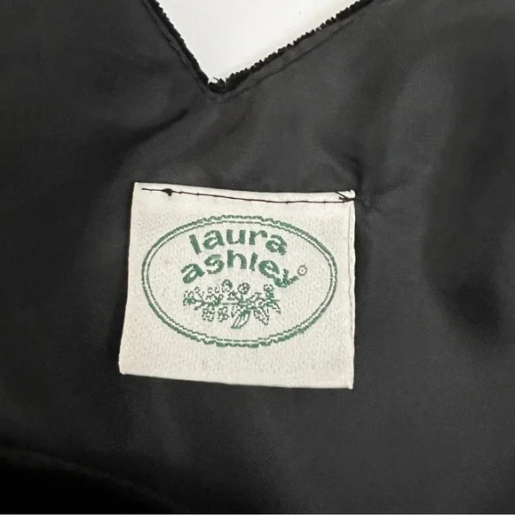 LAURA ASHLEY Vintage Black Velvet Dress Sweetheart Neckline Size 8 *Runs Small - Picture 14 of 16